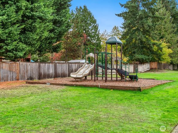 5722 122nd Place SE 235, Bellevue WA 98006