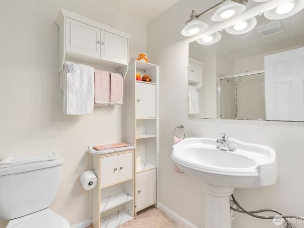 5722 122nd Place SE 235, Bellevue WA 98006