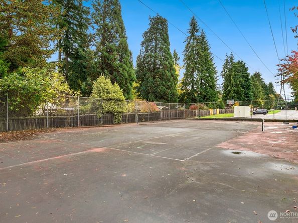 5722 122nd Place SE 235, Bellevue WA 98006