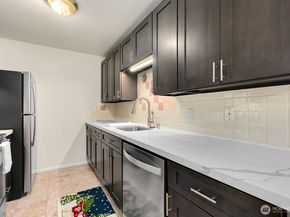 5722 122nd Place SE 235, Bellevue WA 98006