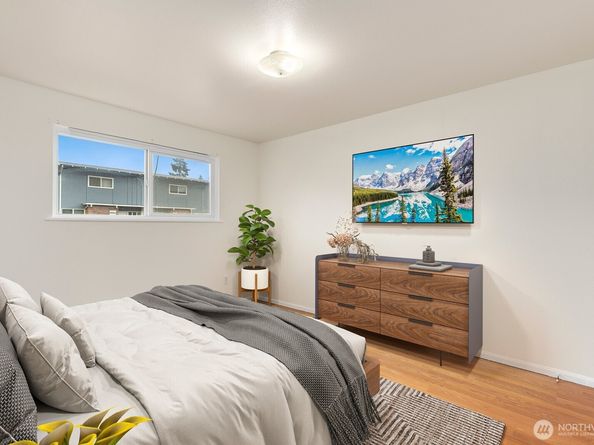 5722 122nd Place SE 235, Bellevue WA 98006