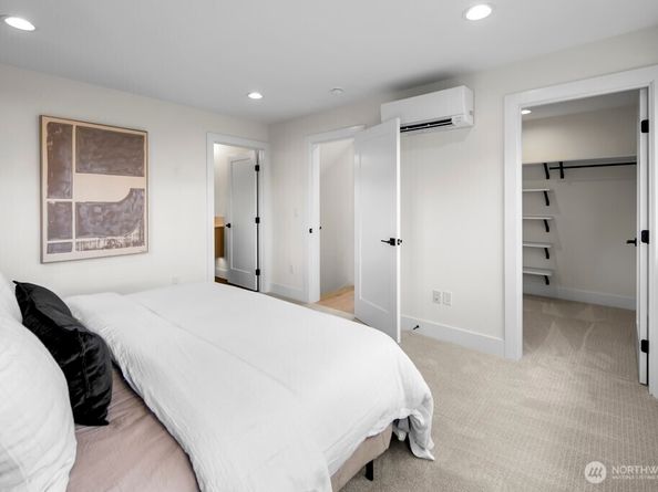 322 B N 84th Street, Seattle WA 98103