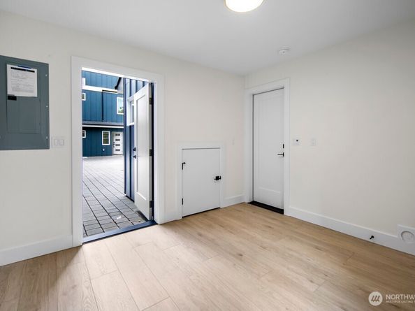 322 B N 84th Street, Seattle WA 98103