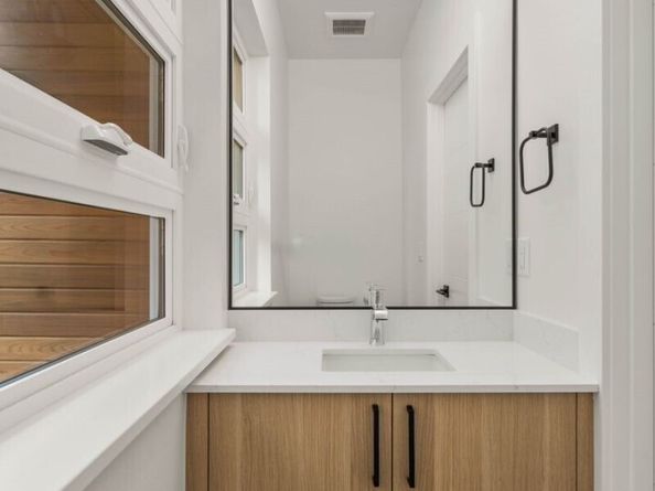 546 S Cloverdale Street D, Seattle WA 98108