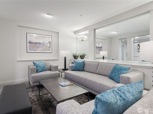 3221 SW Avalon Way 207, Seattle WA 98126