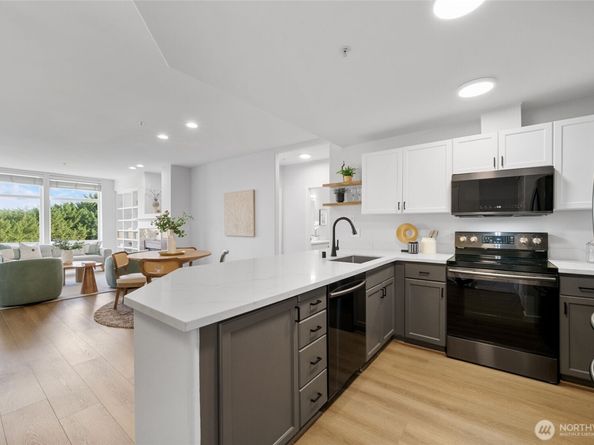 3221 SW Avalon Way 207, Seattle WA 98126