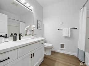 3221 SW Avalon Way 207, Seattle WA 98126