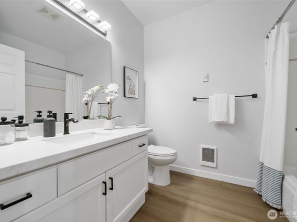 3221 SW Avalon Way 207, Seattle WA 98126