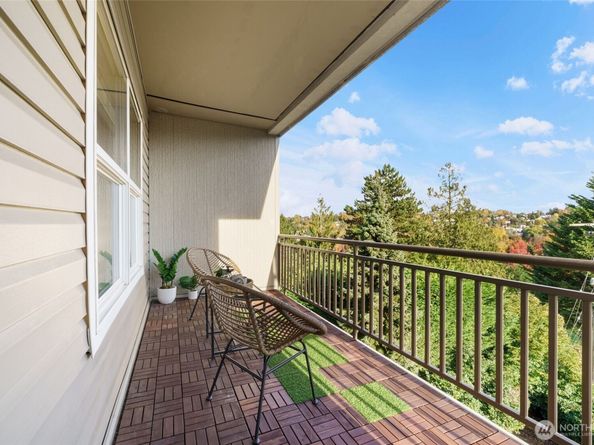 3221 SW Avalon Way 207, Seattle WA 98126