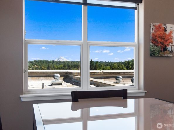 3221 SW Avalon Way 207, Seattle WA 98126