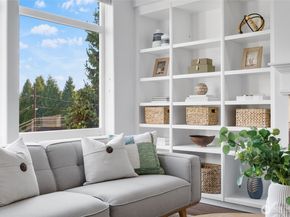 3221 SW Avalon Way 207, Seattle WA 98126