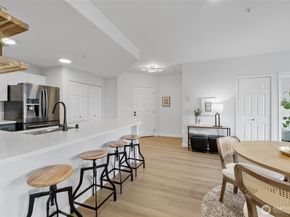 3221 SW Avalon Way 207, Seattle WA 98126