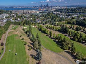 3221 SW Avalon Way 207, Seattle WA 98126