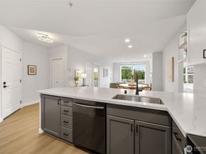 3221 SW Avalon Way 207, Seattle WA 98126