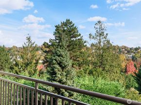 3221 SW Avalon Way 207, Seattle WA 98126