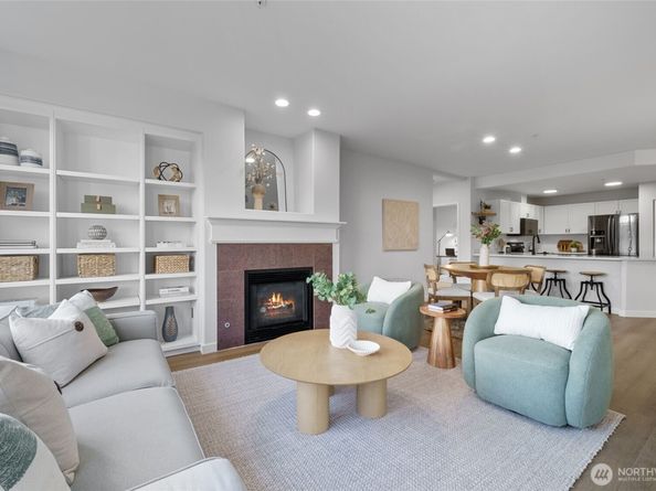 3221 SW Avalon Way 207, Seattle WA 98126