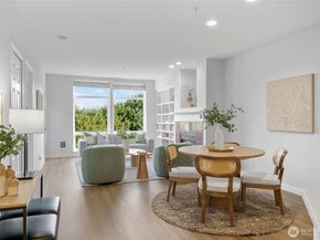 3221 SW Avalon Way 207, Seattle WA 98126
