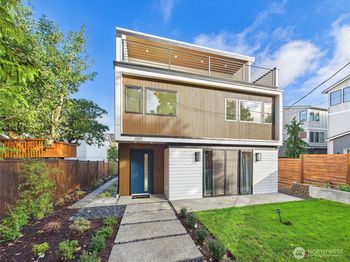 2810 & 2808 E Howell St