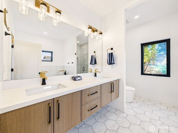 2810 & 2808 E Howell St, Seattle WA 98122