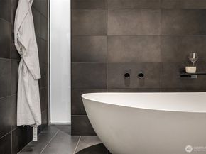 2452 W Lake Sammamish Parkway NE, Redmond WA 98052