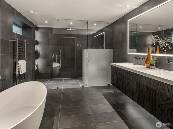 2452 W Lake Sammamish Parkway NE, Redmond WA 98052