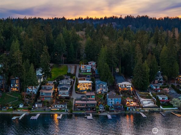 2452 W Lake Sammamish Parkway NE, Redmond WA 98052