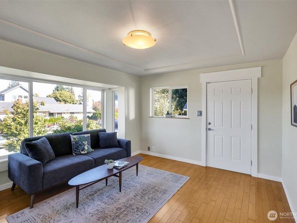 1709 SW Cloverdale Street, Seattle WA 98106