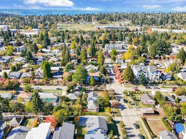 1709 SW Cloverdale Street, Seattle WA 98106