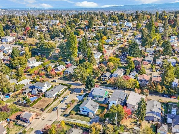 1709 SW Cloverdale Street, Seattle WA 98106