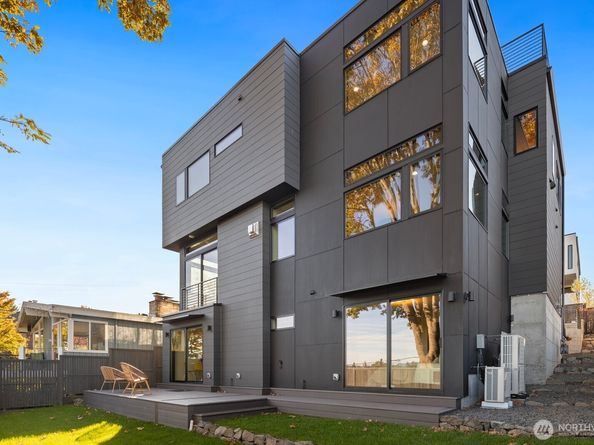 3856 Cascadia Avenue S, Seattle WA 98118