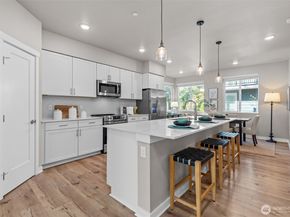 18791 67th Drive NE 6, Kenmore WA 98028