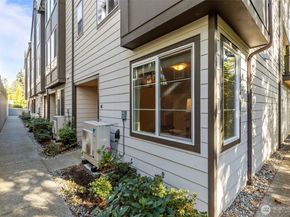 18791 67th Drive NE 6, Kenmore WA 98028
