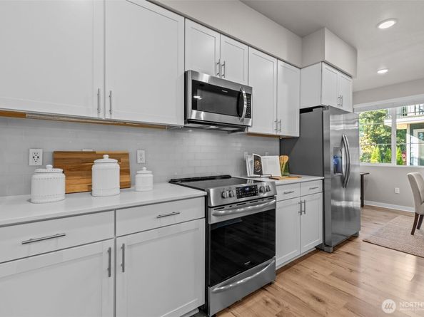 18791 67th Drive NE 6, Kenmore WA 98028