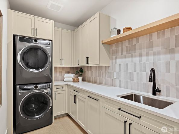 4103 43rd Avenue NE, Seattle WA 98105