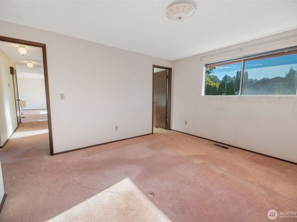 817 S 28th Court, Renton WA 98055