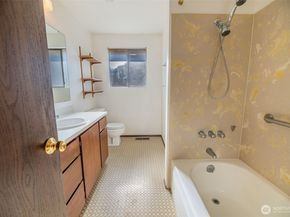 817 S 28th Court, Renton WA 98055