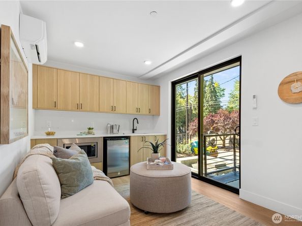 216 21st Avenue E, Seattle WA 98112