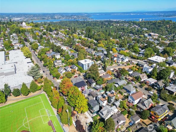 216 21st Avenue E, Seattle WA 98112