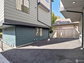 216 21st Avenue E, Seattle WA 98112