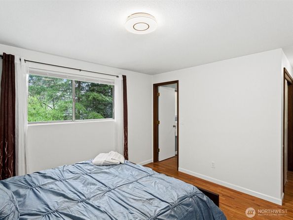 16445 Ambaum Boulevard S, Burien WA 98148