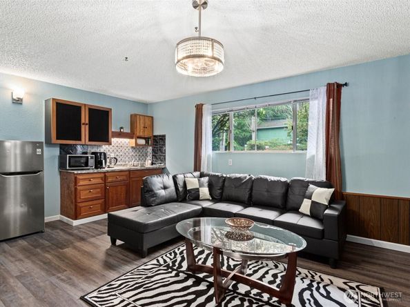 16445 Ambaum Boulevard S, Burien WA 98148