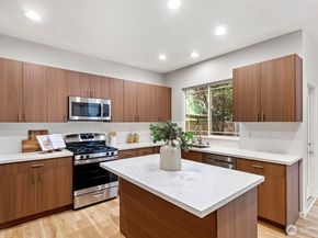 10769 221st Lane NE 18, Redmond WA 98053