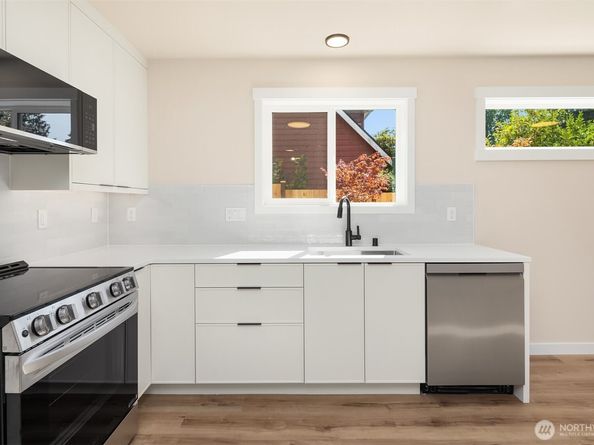 11526 38th Avenue NE, Seattle WA 98125