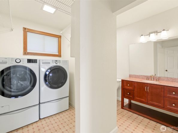 212 SW 327th Place, Federal Way WA 98023