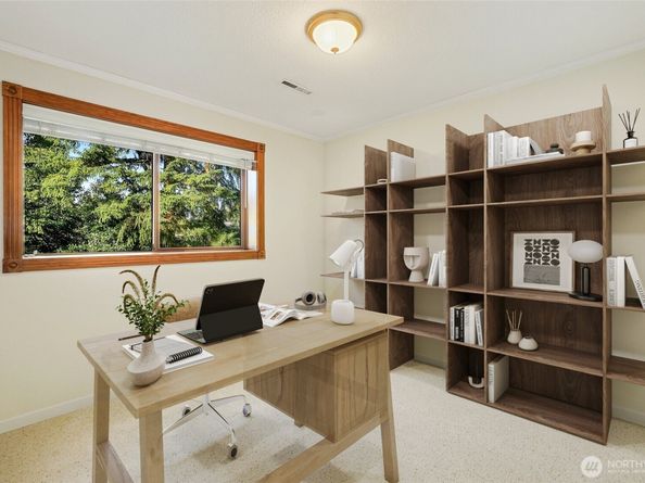 212 SW 327th Place, Federal Way WA 98023