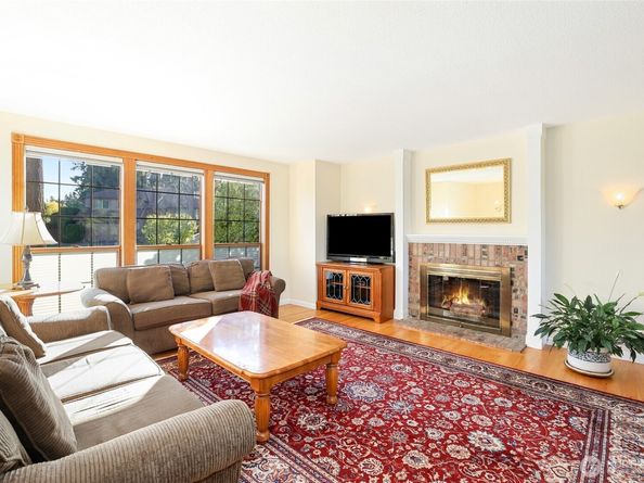 212 SW 327th Place, Federal Way WA 98023