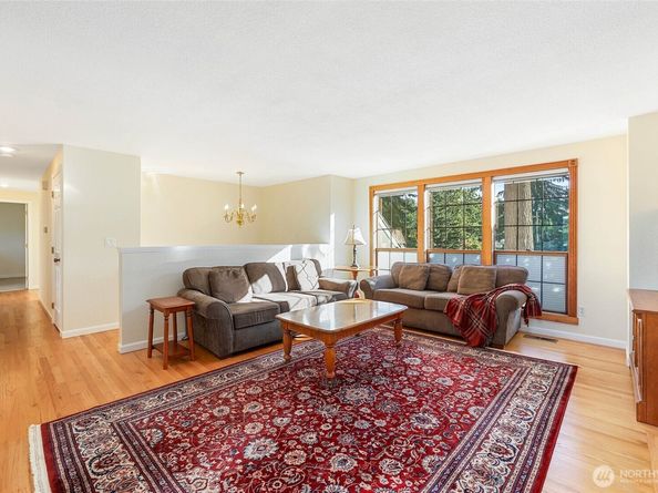 212 SW 327th Place, Federal Way WA 98023
