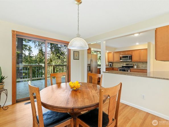 212 SW 327th Place, Federal Way WA 98023