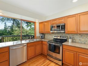 212 SW 327th Place, Federal Way WA 98023