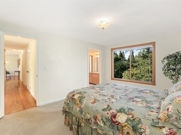 212 SW 327th Place, Federal Way WA 98023